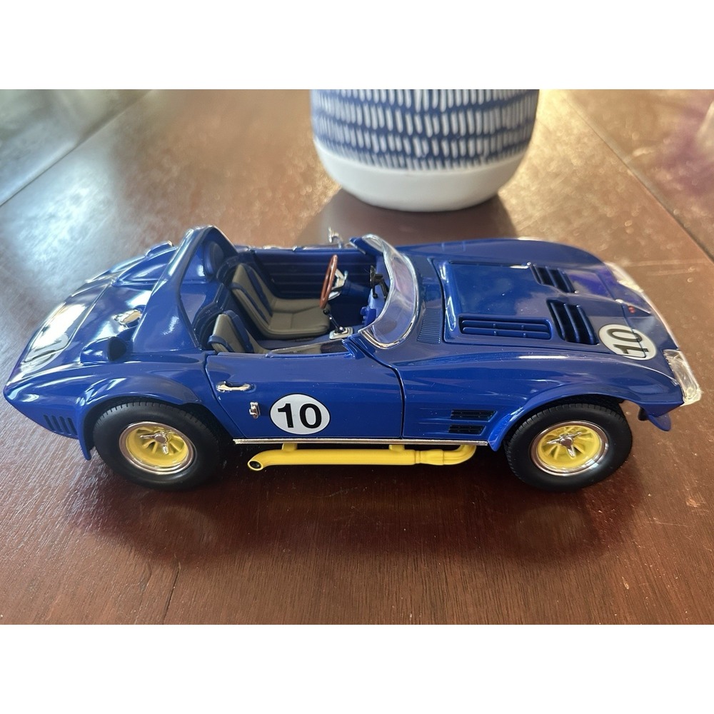 Lucky Die Cast-Item #92697–1964 Corvette Grand Sport Roadster-Blue–1:18 Diecast‎